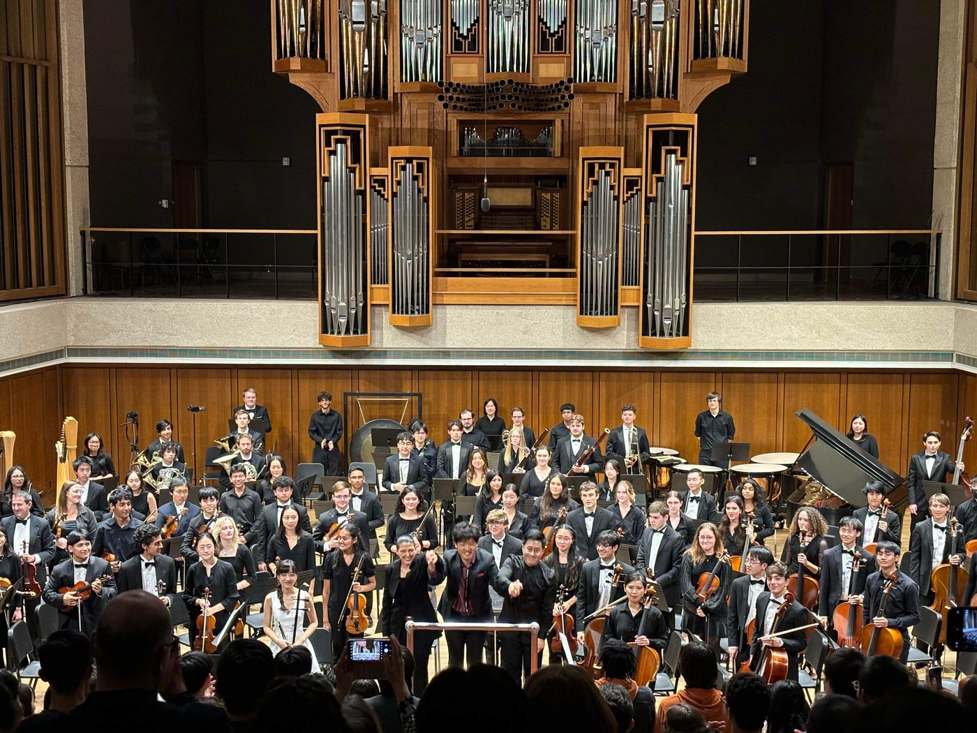 Conducting in a large concert hall